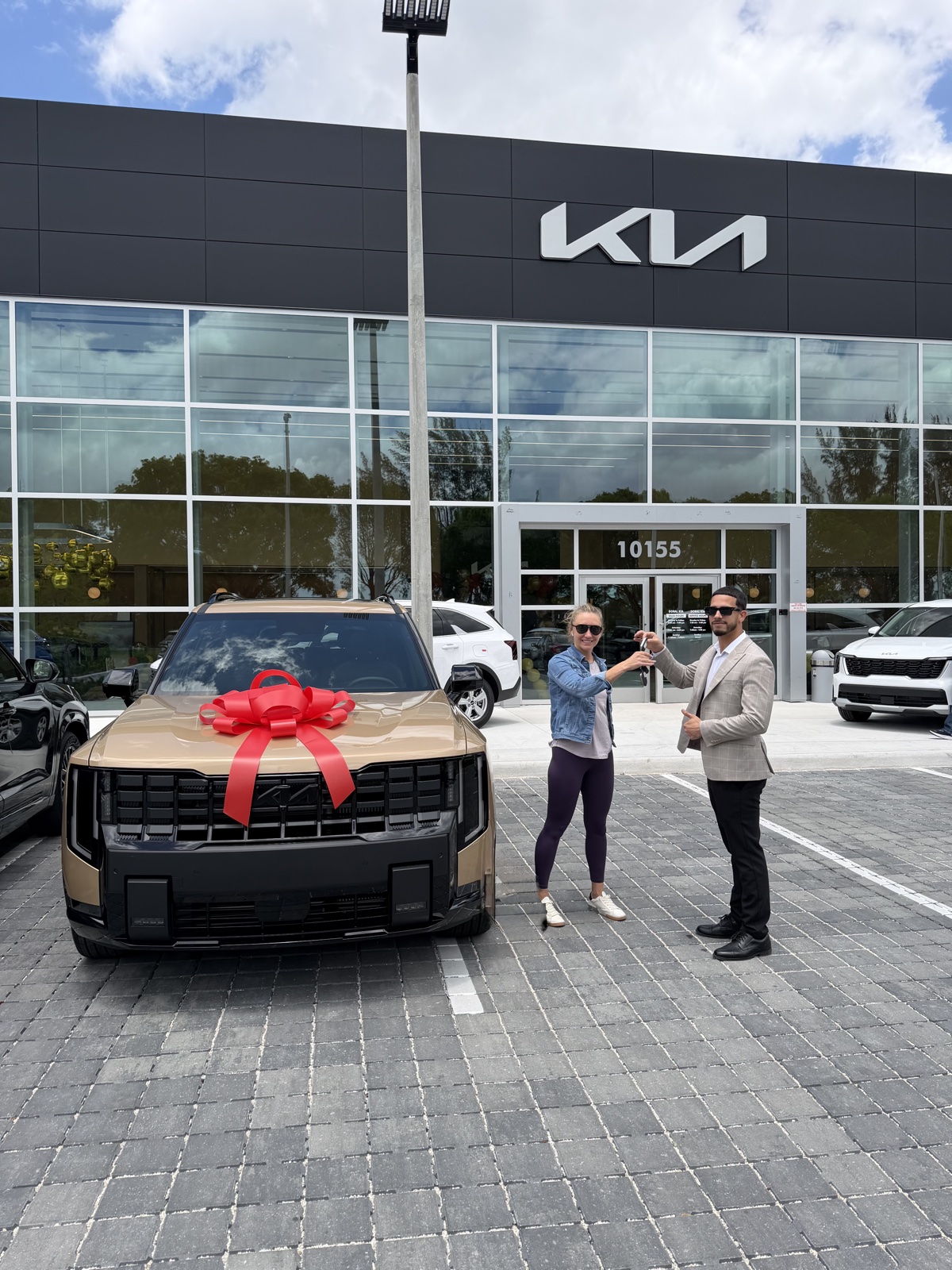 Doral Kia customer with their new car